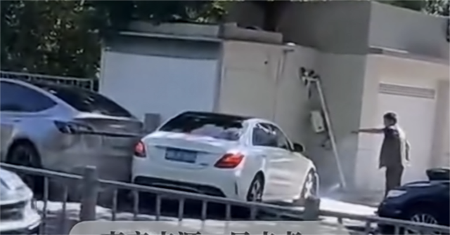 浙江发生重大恶性案：女子驾车将男子逼至墙角撞死！