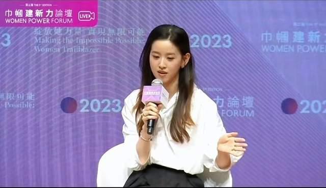 章泽天回应拒绝张艺谋出演“谋女郎” 高情商回答获赞