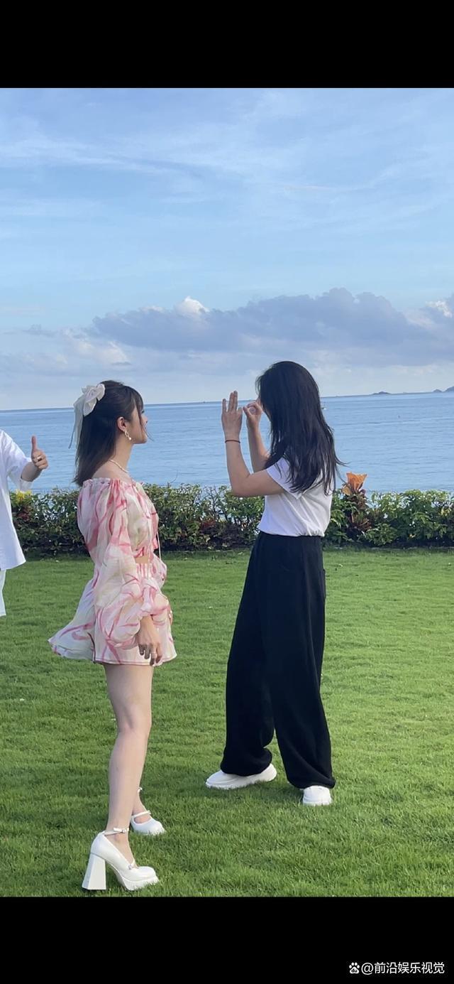 美依礼芽凤凰传奇终于同框了 期待融合版电音舞台