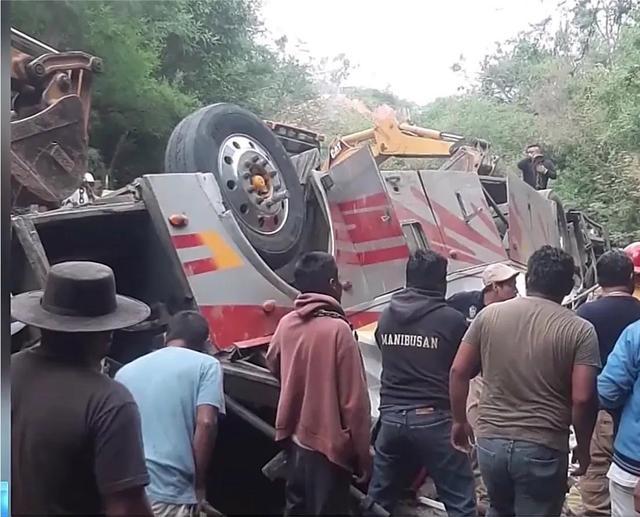 墨西哥一公交坠崖致29死，14人送往医院进行救治
