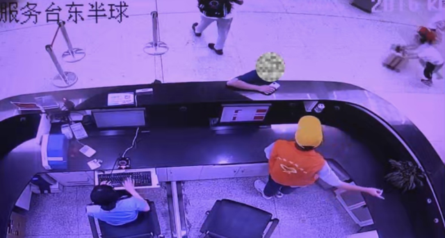 旅客晕倒工作人员救援,铁路部门提示!