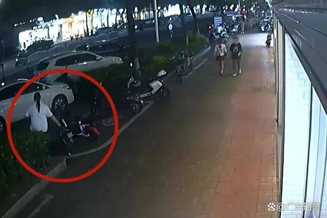 女子偷电动车送给男友，男友劝其物归原主
