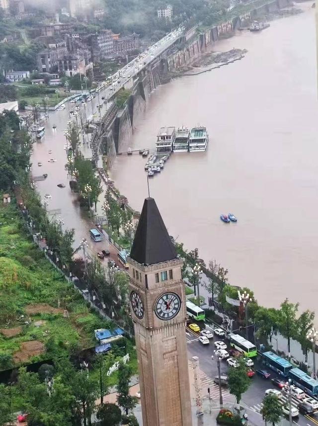 重庆中心城区降大暴雨,115个雨量站超过20毫米,达到短时强降雨标准