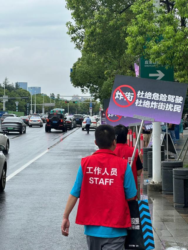 奥迪路上漂移失控撞护栏，GT Show官方通报：系社会车辆