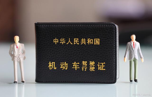 尤其是一些高三毕业的学生,趁三个月时间的大暑假,直接把驾驶证给拿