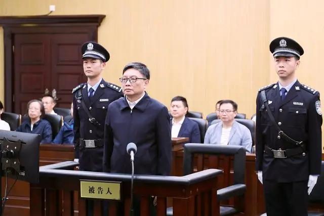 江苏省委原副书记张敬华受贿4984余万受审，当庭表示认罪悔罪