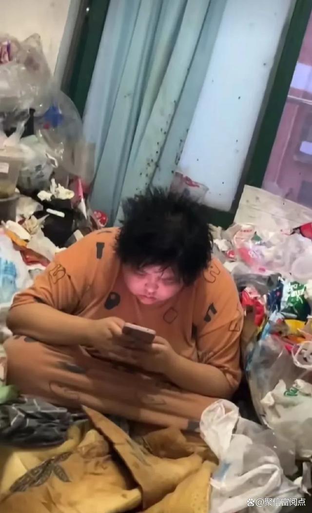 女子租房垃圾堆成山 房东：以为这样的事只在网上看见，没想到发生在自己身上