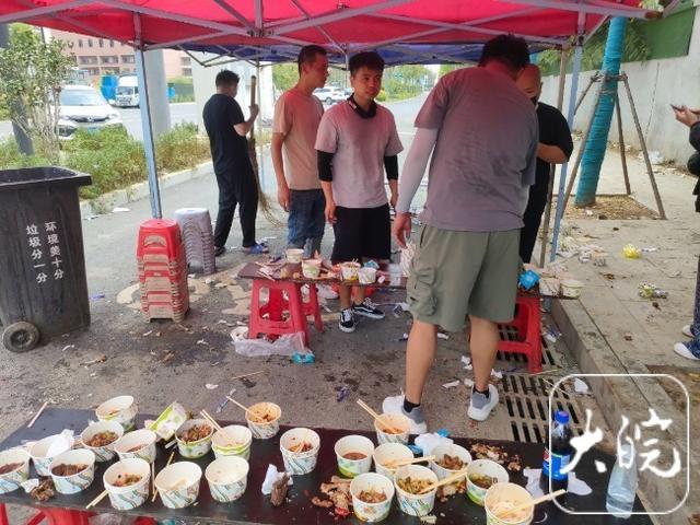 合肥“10元吃30多样菜”宣布暂时关门 10