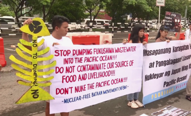 菲渔民抗议核污水排海 “我们与各国民众一起反对核污染水排海可能引发的迫在眉睫的环境灾难”