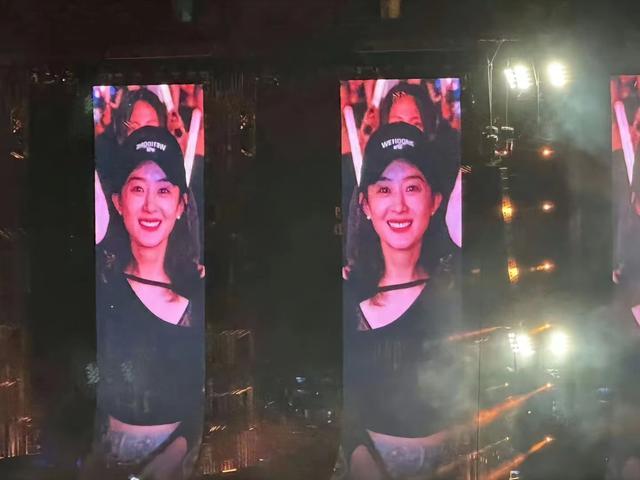 张杰北京演唱会嗨翻天明星齐聚成蹦迪现场，网友：内娱团建现场