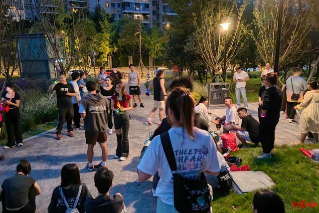 共享定位躲猫猫走红：玩一局跑了一万步