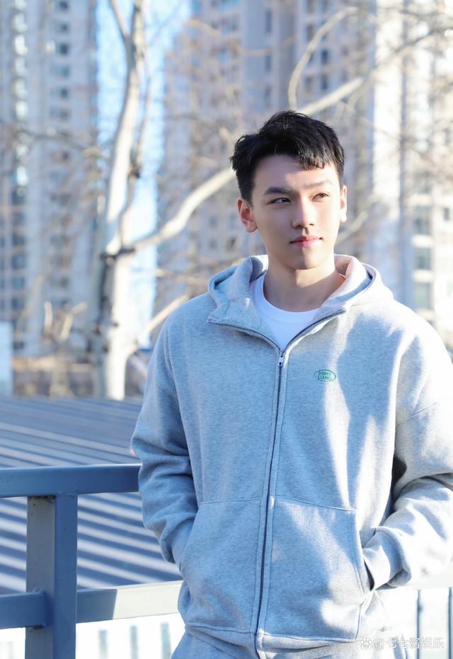 亚运宣传片男主是董浩然:国家一级羽毛球运动员