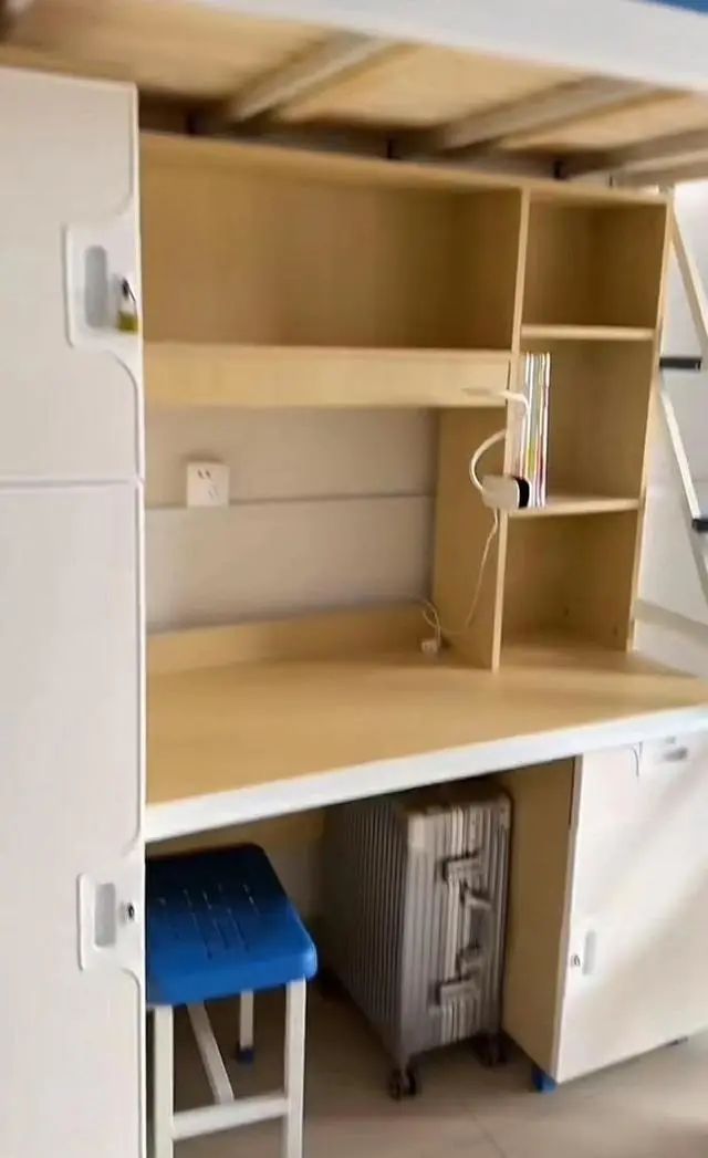 学生住校花2300元买床 最新通报：责令退还购床费用