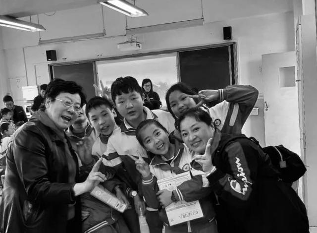 “上海奶奶”沈翠英病逝，曾卖方抗震救灾建学校