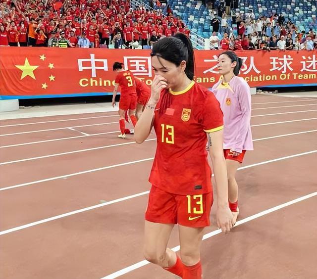  中国女足出局一幕：水庆霞跳脚叹气 中国女足1胜1平1负小组第三双双遭淘汰 直接无缘2024年巴黎奥运会