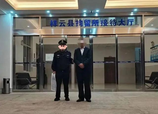 男子冒充警察拍段子被拘 自媒体时代,获取流量切不可以突破法律底线为代价