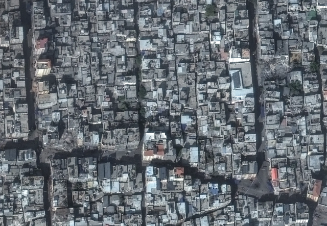 以色列轰炸加沙难民营，卫星地图显示加沙地带遭严重破坏