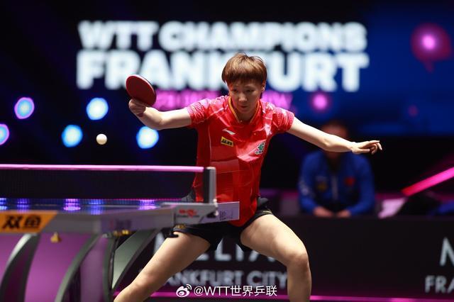 王曼昱4-1早田希娜进决赛 腿部不适申请医疗暂停 国乒锁定冠军！