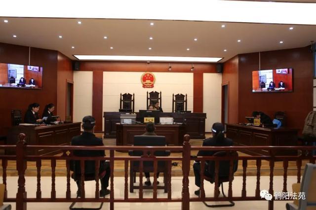 “我在摊位上捡到不算偷”女子“捡”8900元被判刑 案情回顾