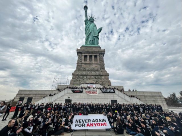 美国犹太人在自由女神下示威要求加沙停火 加沙成为了"儿童坟场"2023