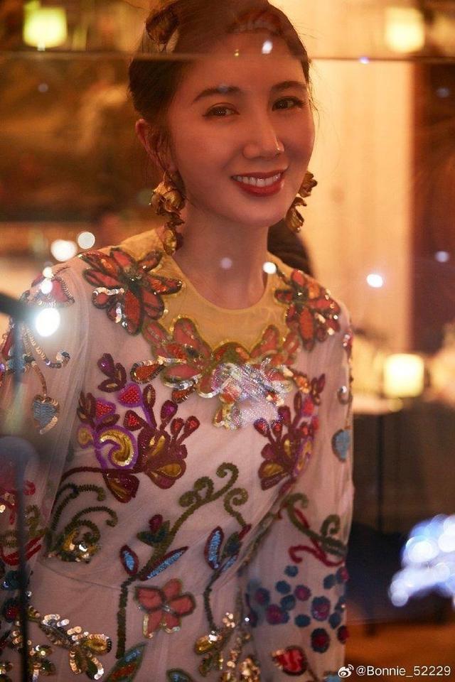 王雨馨晒出的照片全文如下:黄先生之前花了我多少钱我不用去多细节说