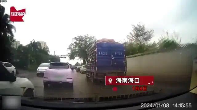 女司机拒绝他人插队遭别车 涉事驾驶员：当时情绪失控报复
