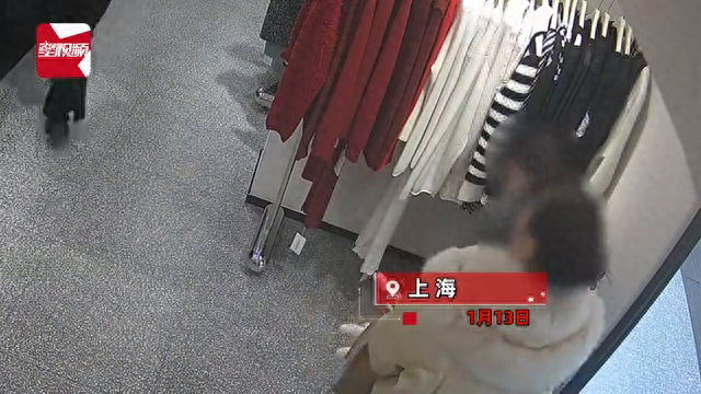 两女子偷衣架被发现后仍不放 报警后隔天上门推搡店员