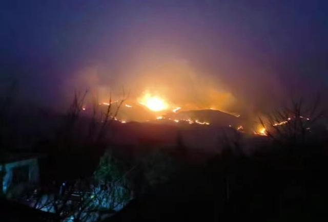 贵州山火持续一天一夜 疑已有2人遇难 刚开过防火安全会