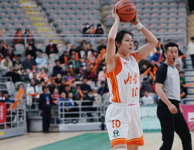 33胜2负联盟第1女篮又一24岁王牌诞生李梦替身争冠无惧五巨头