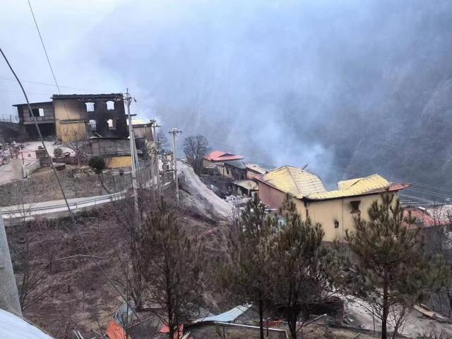 遭遇山火的松茸之乡雅江 房屋被烧毁山林受到侵蚀