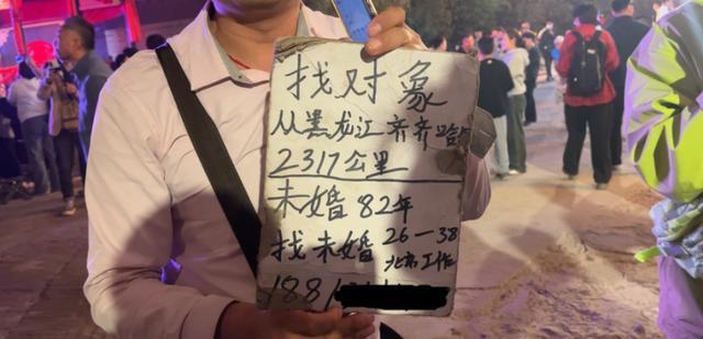 景区：王婆因健康原因请假一个月 原节目换人演出