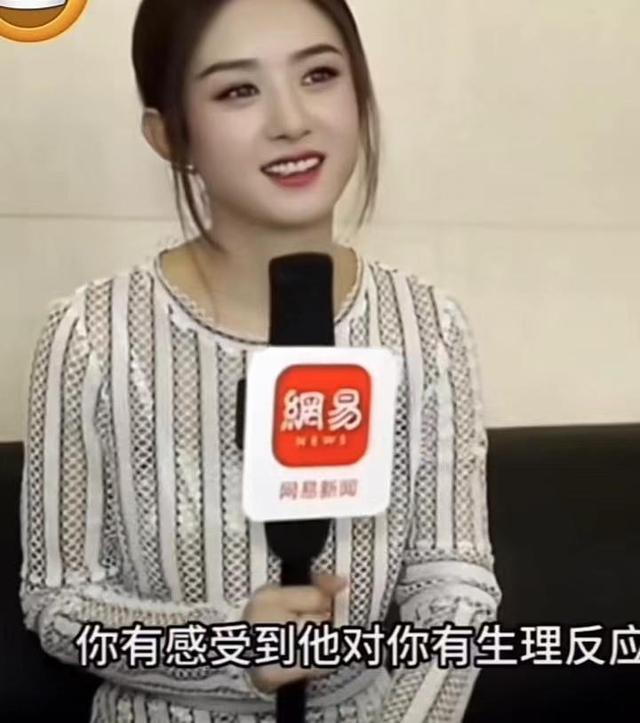 赵丽颖晒《与凤行》剧组日常随拍 锤在手，萌犬趣影！