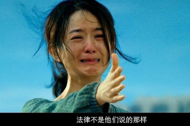 赵丽颖晒《与凤行》剧组日常随拍 锤在手，萌犬趣影！