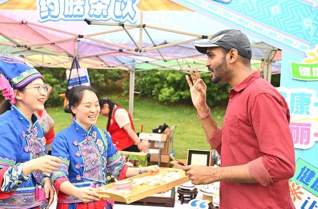 各地举行活动欢庆“三月三” 非遗魅力绽中越