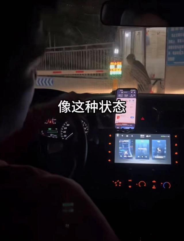 有网约车司机一天跑10小时收入不到200元权益保障短板引关注