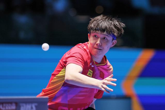 乒乓球澳门世界杯：王楚钦晋级八强 力克劲敌雨果