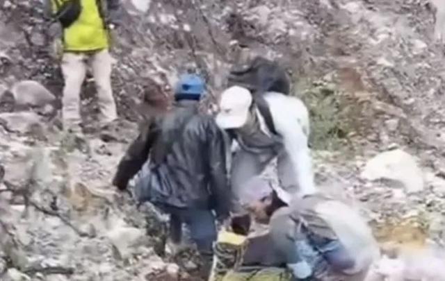 中国女游客在印尼火山口坠亡，景点被称“地狱之门”