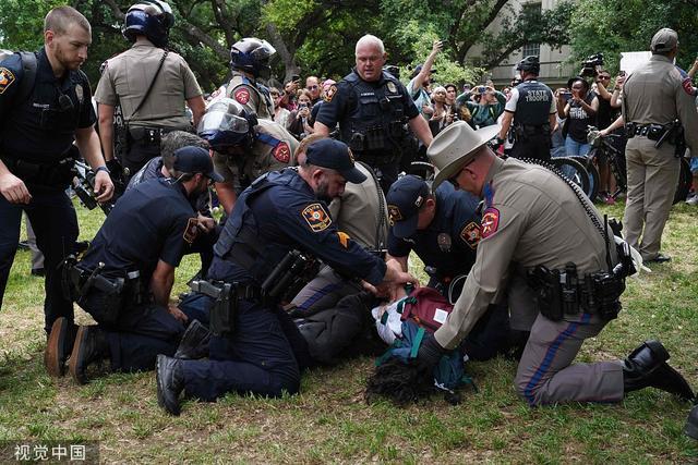 “挺巴”抗议席卷全美高校，示威者遭暴力对待：看看你们的警察是怎么对待民众的？