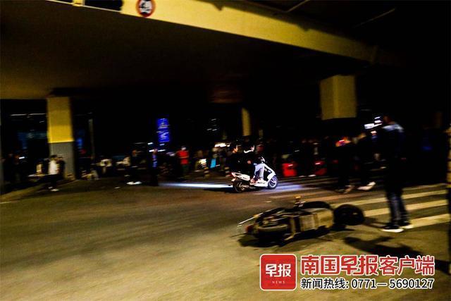 “炸街”扰民？广西南宁警方凌晨围堵大量鬼火少年