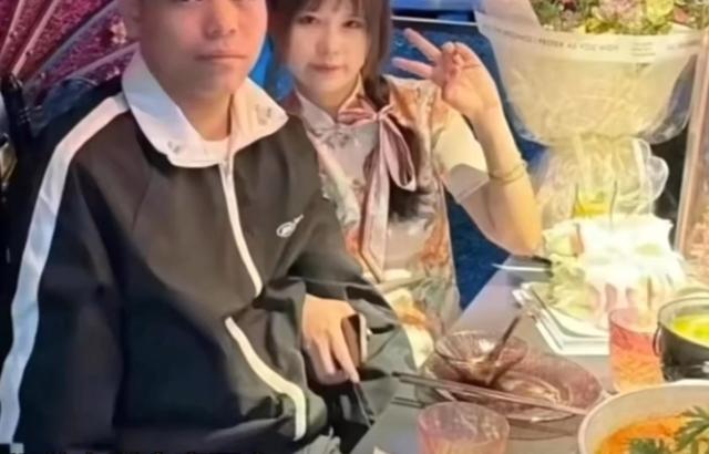 “胖猫”女友露脸道歉,此前否认欺骗胖猫感情,从未约定五一结婚_新闻频道_中华网