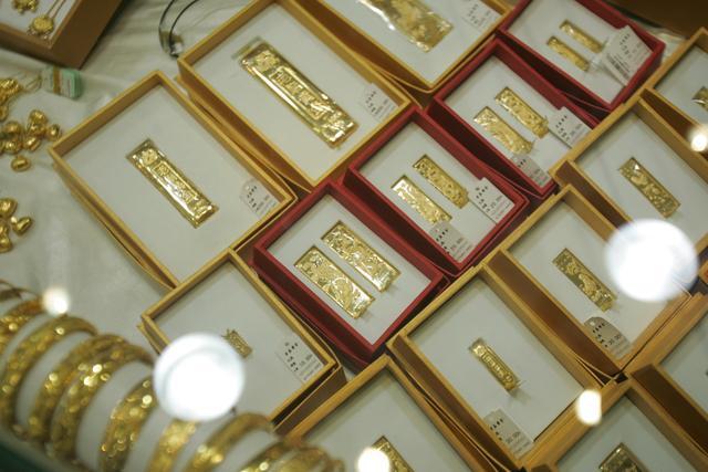 有水贝商户称五一黄金销量减半