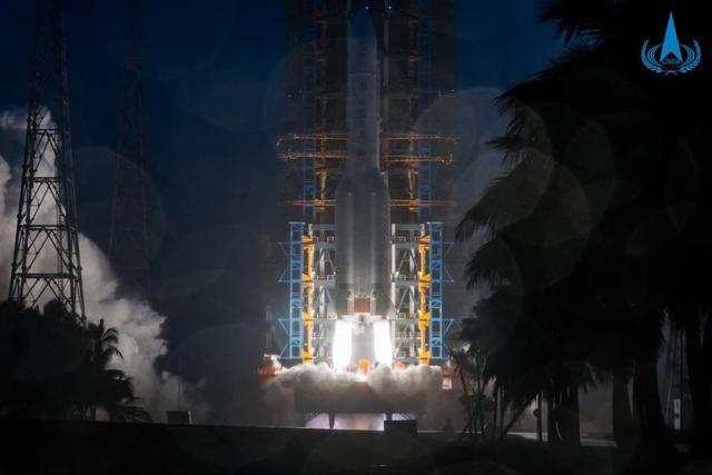 太空刹车成功！嫦娥六号投入月球“怀抱”