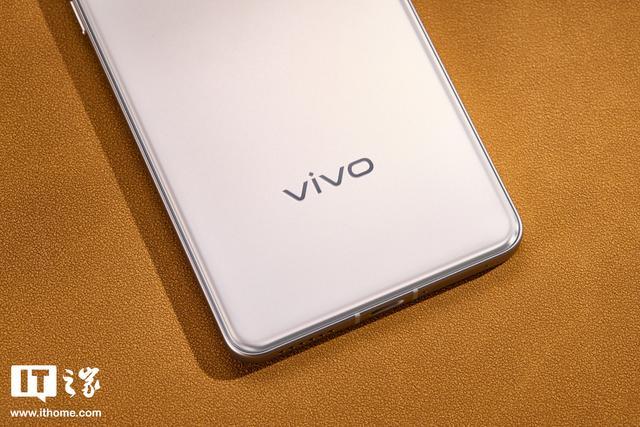 vivo X100s系列发布 首发天玑9300+ 影像旗舰，性能跃升