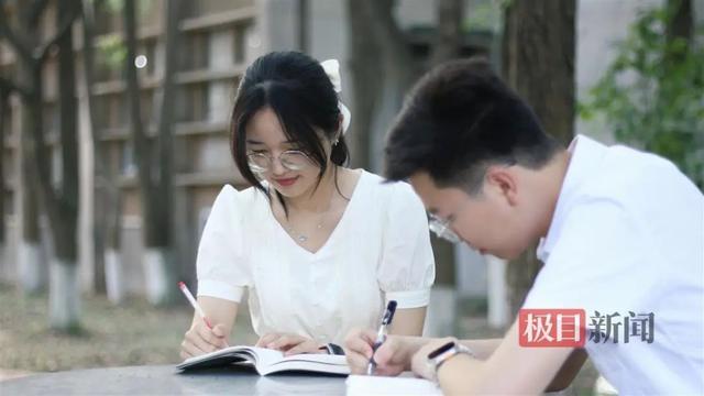 学霸情侣考研上岸同校同学院 恋爱学习两不误的秘诀