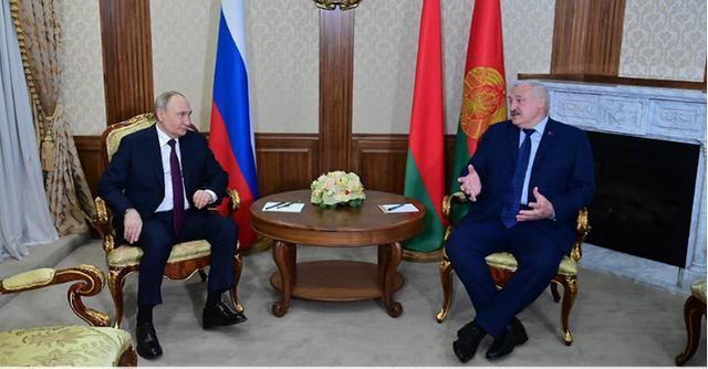白俄总统卢卡申科亲自到机场迎接普京 聚焦安全与经济议题