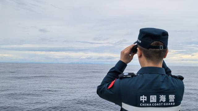 海警舰艇编队位台岛以东开展执法演练 强化海域控制能力