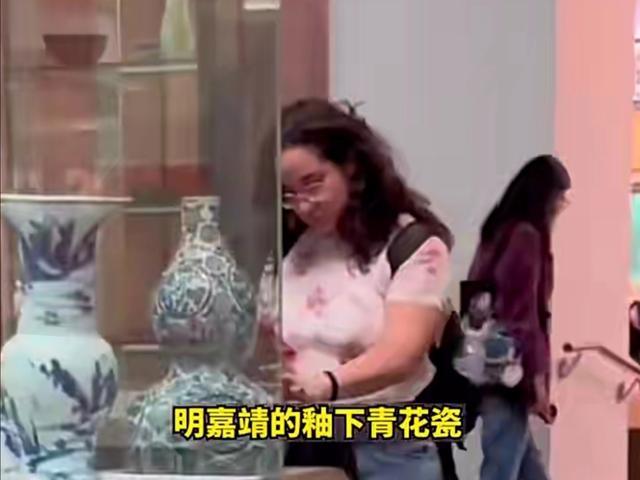 英国博物馆为吸引游客鼓励随意摸中国文物！