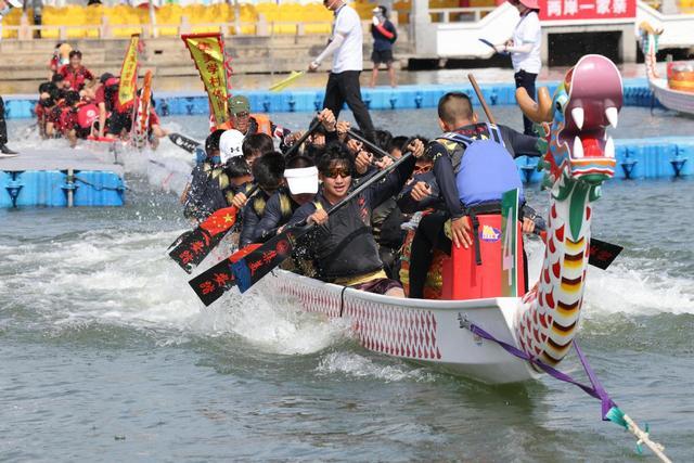 第九届中国龙舟拔河公开赛举行 两岸共逐浪，龙舟集美情
