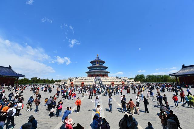 北京今天晴晒，最高气温31℃，紫外线很强注意防晒 午后外出需谨慎