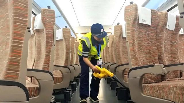 国铁集团：高铁椅套180天换洗一次，确保旅途卫生舒适